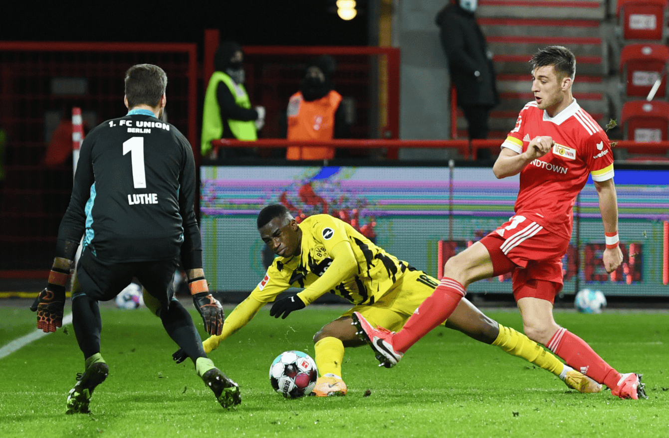 包含纽卡斯尔发布备战花絮，清晨止住颓势，德国杯任务艰巨，球队文化再被提及的词条